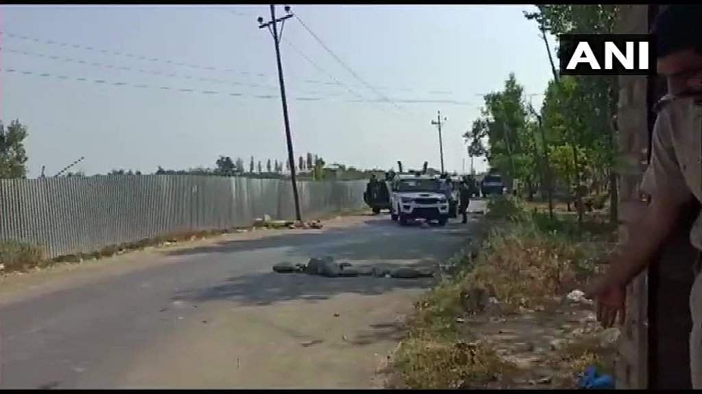 ജമ്മു കശ്മീരില്‍ ഭീകരാക്രമണം; മൂന്ന് സുരക്ഷാ ഉദ്യോഗസ്ഥര്‍ക്ക് വീരമൃത്യു