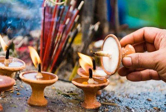 പൊലീസിൽ പരാതി നൽകിയിട്ട് ഫലമുണ്ടായില്ല; മരുമകളെ കണ്ടുകിട്ടണം; ശിവനെ പ്രീതിപ്പെടുത്താൻ നാവറുത്ത  സ്ത്രീ ആശുപത്രിയിൽ