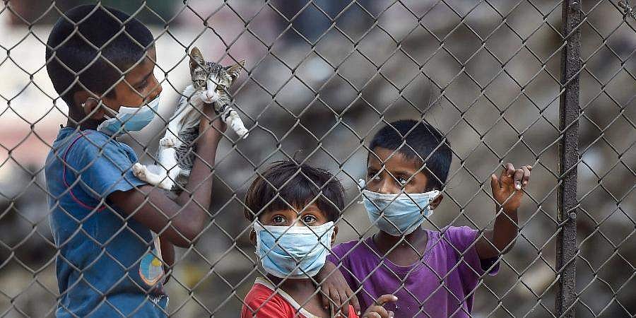 സ്കൂളുകള് തുറക്കണം, സംസ്ഥാനാന്തര യാത്രയ്ക്കുള്ള ക്വാറന്റൈന് ഒഴിവാക്കണം; വിദഗ്ധ സമിതി ശുപാര്ശ
