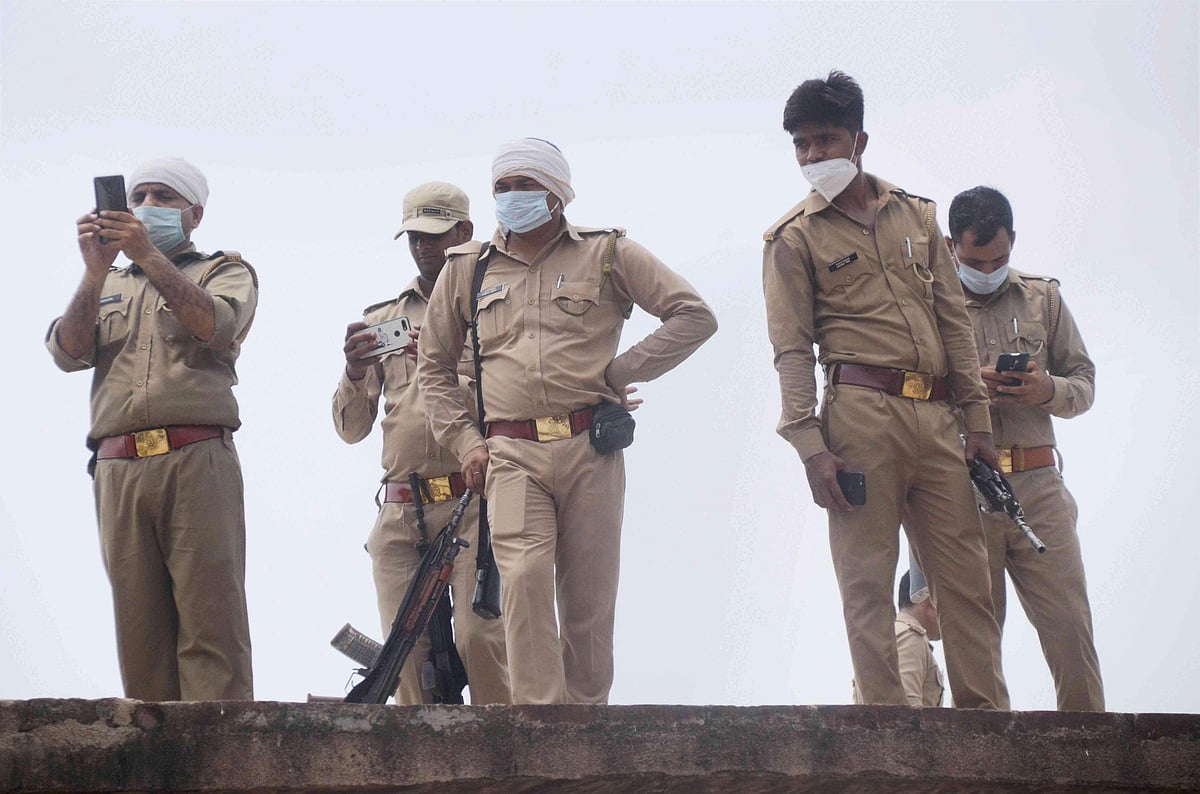 'അവിശുദ്ധ ബന്ധങ്ങളുടെ കഥകള് ഇനിയും പറയാനുണ്ടെന്ന തോന്നല് അവസാനിപ്പിക്കാതെ അയാള് പോയി'