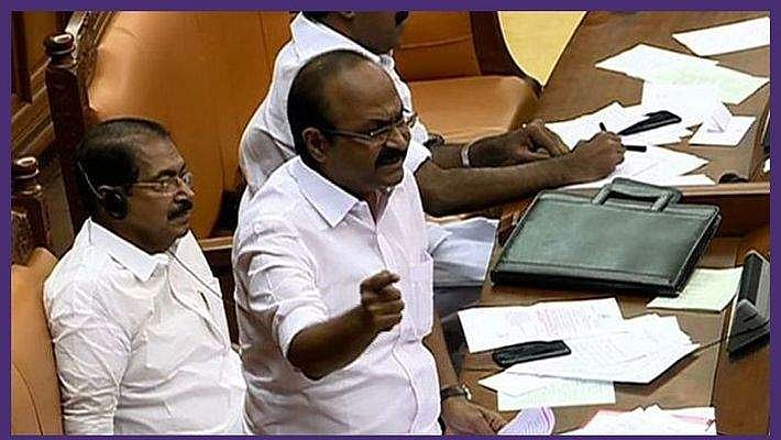 മുഖ്യമന്ത്രി 'ആദരണീയന്‍', ഓഫീസ് നിയന്ത്രിക്കുന്നത് മൂന്നാംകിട കള്ളക്കടത്തുസംഘം ; ലൈഫ് മിഷനെ കൈക്കൂലി മിഷനാക്കി മാറ്റിയെന്ന് വി ഡി സതീശന്‍
