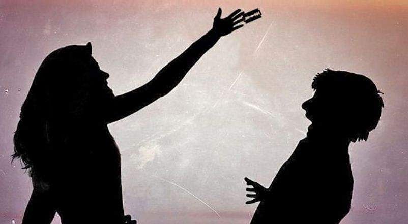 വിദേശവനിതയെ പീഡിപ്പിക്കാന്‍ ശ്രമം ; സന്യാസിയെ എടുത്തിട്ട് 'പെരുമാറി' യുവതി ; 'വ്യാജസ്വാമി'​ ഗുരുതരമായി പരിക്കേറ്റ് ആശുപത്രിയിൽ