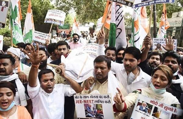 'വിദ്യാര്‍ത്ഥി സമൂഹത്തിന്റെ ശബ്ദം കേള്‍ക്കു'- ജെഇഇ, നീറ്റ് പരീക്ഷാ നടത്തിപ്പിനെതിരെ രാജ്യ വ്യാപക പ്രതിഷേധവുമായി കോണ്‍ഗ്രസ്