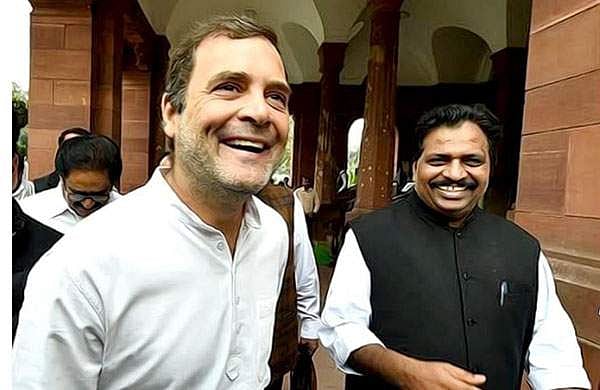 'കൃത്രിമ ഭാഷയോ ശൈലിയോ എനിക്കില്ല' ; ശശി തരൂരിനോടു ഖേദം പ്രകടിപ്പിച്ച് കൊടിക്കുന്നില്‍