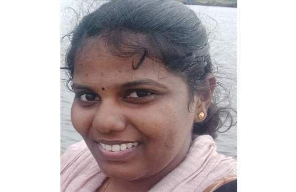 മുന്‍ എംഎല്‍എ വി കെ ബാബുവിന്റെ മകള്‍ വാഹനാപകടത്തില്‍ മരിച്ചു