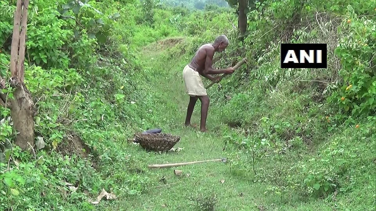 30 വര്‍ഷം കൊണ്ട് മൂന്ന്‌ കിലോമീറ്റര്‍ കനാല്‍ ഒറ്റയ്ക്ക് കുഴിച്ചു, മലയില്‍ നിന്നും വെളളം എത്തിച്ചു; ഒരു ഗ്രാമത്തിന്റെ ദാഹം മാറ്റിയ കര്‍ഷകന്റെ കഥ (ചിത്രങ്ങള്‍)