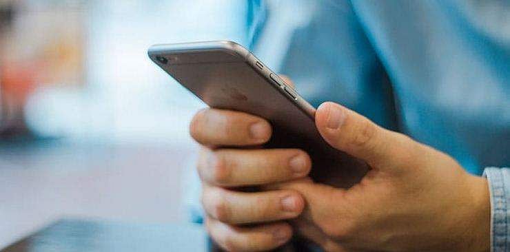ഓണ്‍ലൈന്‍ ക്ലാസിനിടെ 30കാരിയായ അധ്യാപികയ്ക്ക് അശ്ലീല സന്ദേശം അയച്ചു, പരാതിപ്പെട്ടപ്പോള്‍ അച്ഛന്‍ ഭീഷണിപ്പെടുത്തി; പത്താം ക്ലാസുകാരനെതിരെ കേസ് 