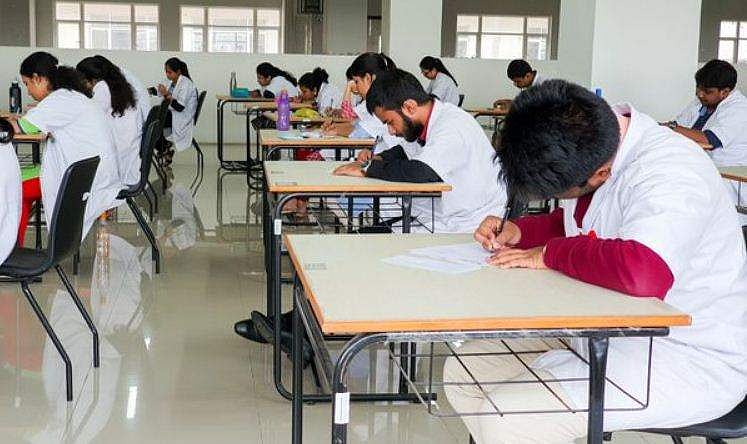 സര്‍ക്കാര്‍ സ്‌കൂള്‍ വിദ്യാര്‍ത്ഥികള്‍ക്ക് മെഡിക്കല്‍ പഠനത്തില്‍ സംവരണം; ബില്‍ പാസാക്കി