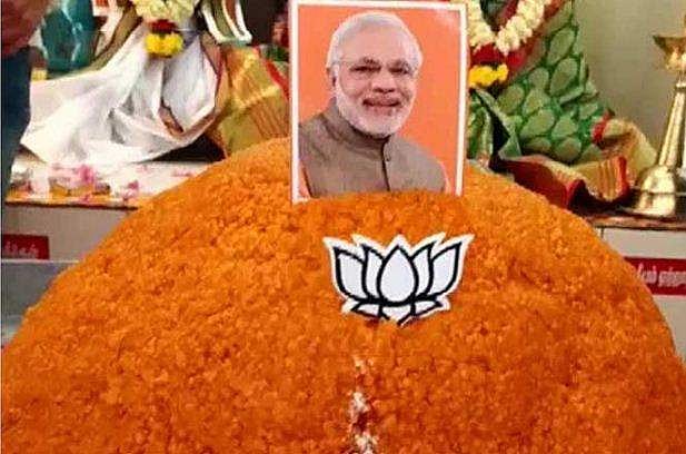 മോദിയുടെ പിറന്നാളിന് ക്ഷേത്രത്തിലേക്ക് 70 കിലോയുടെ കൂറ്റന്‍ ലഡു; ആഘോഷമാക്കി പാര്‍ട്ടി പ്രവര്‍ത്തകര്‍