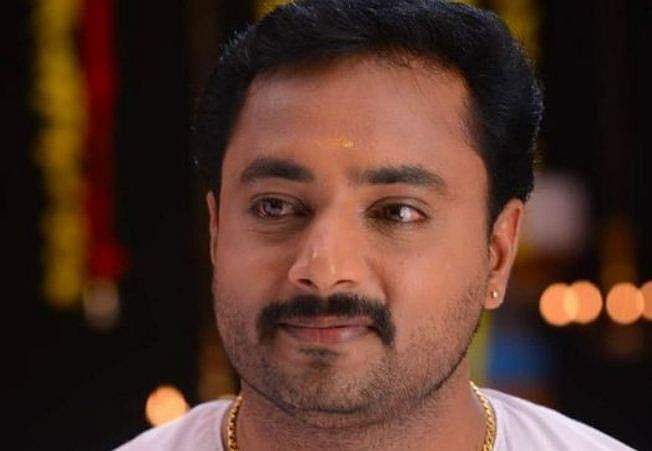 'ഒരു ദുശ്ശീലവുമില്ല, എപ്പോഴും ചിരിച്ച മുഖം'; ശബരീനാഥിന്റെ വിയോ​ഗം താങ്ങാനാവാതെ സിനിമാലോകം