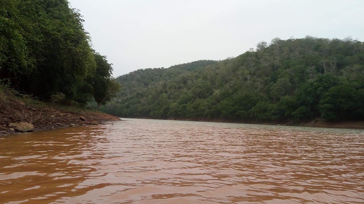 ഭവാനിപ്പുഴയില്‍ മലവെള്ളപ്പാച്ചില്‍; അട്ടപ്പാടിയില്‍ പത്തംഗ പൊലീസ് സംഘം വനത്തില്‍ കുടുങ്ങി