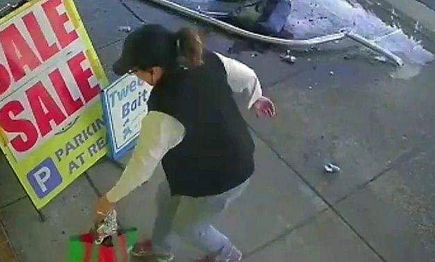 നിമിഷങ്ങളുടെ വ്യത്യാസത്തില്‍ ജീവന്‍ തിരിച്ചുകിട്ടി; അപകടത്തില്‍ നിന്ന് സ്ത്രീ അത്ഭുതകരമായി രക്ഷപ്പെടുന്നതിന്റെ വീഡിയോ