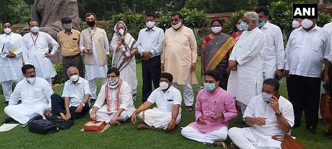 പുറത്തുപോകാന് കൂട്ടാക്കാതെ സസ്പെന്ഷനിലായ എംപിമാര് ; രാജ്യസഭയില് പ്രതിപക്ഷ പ്രതിഷേധം, സഭ പിരിഞ്ഞു
