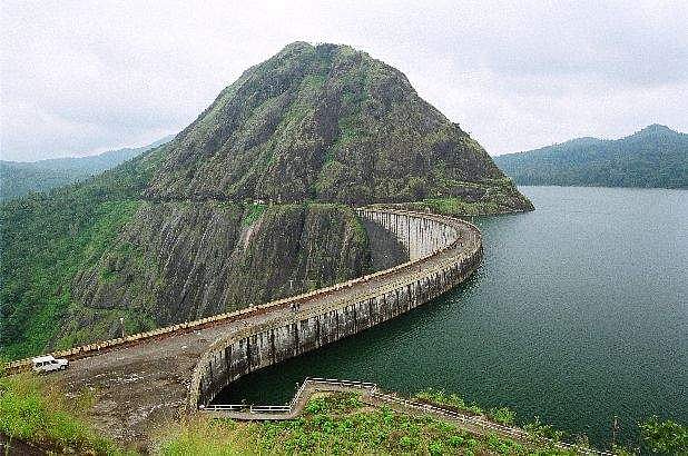 ഇടുക്കി അണക്കെട്ടില്‍ ഒരടി കൂടി ജലനിരപ്പ് ഉയര്‍ന്നാല്‍ ബ്ലൂ അലര്‍ട്ട്; മഴ ശക്തം
