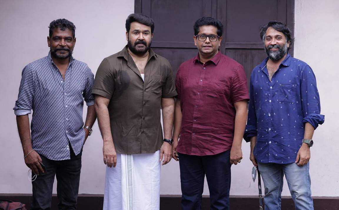 ജോർജുകുട്ടിയായി മോഹൻലാൽ, ദൃശ്യം 2ന്റെ സെറ്റിലെത്തി; കോവിഡ് മാനദണ്ഡങ്ങളെല്ലാം പാലിച്ചെന്ന് താരം 