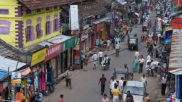 കോഴിക്കോട് കൂടുതല്‍ നിയന്ത്രണം; പൊതുപരിപാടിയില്‍ അഞ്ചു പേര്‍, വിവാഹത്തിന് 50 പേരില്‍ കൂടുതല്‍ പാടില്ല, ഓഡിറ്റോറിയങ്ങള്‍ അടച്ചിടും