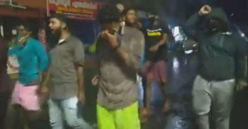 'ചങ്കാണേ, ചങ്കിടിപ്പാണേ, പബ്ജി ഞങ്ങൾക്കുയിരാണേ'; നിരോധനത്തിനെതിരെ തെരുവിലിറങ്ങി യുവാക്കൾ; വിഡിയോ വൈറൽ