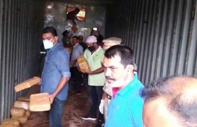 20 കോടി വിലമതിക്കുന്ന 500 കിലോ കഞ്ചാവ് പിടികൂടി; ആറ്റിങ്ങലില്‍ വന്‍ കഞ്ചാവ് വേട്ട 