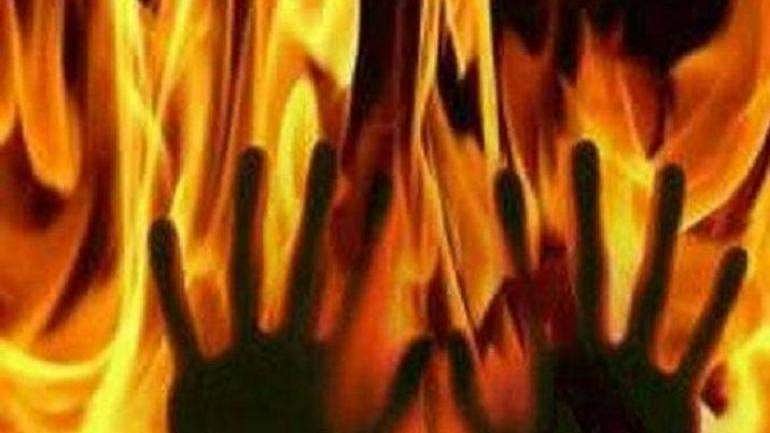 അമ്മാവനും ഭാര്യയും ചേര്‍ന്ന് 19കാരിയെ ചുട്ടുകൊന്നു