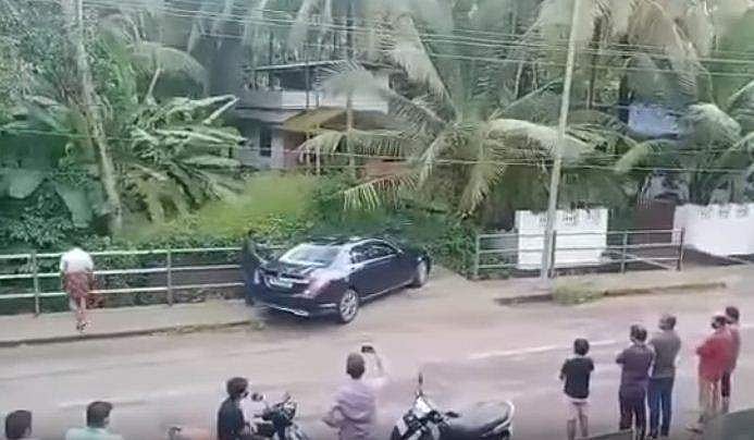 ഇത്തവണ പണി പാളി; സ്ലാബിലെ 'പാര്‍ക്കിങ് വിസ്മയ'ത്തിലെ പുതിയ വിഡിയോ