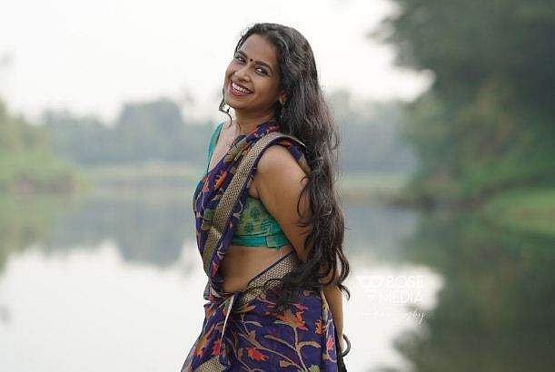 'കൂടെ യാത്ര ചെയ്തിട്ടും സംസാരിച്ചിട്ടും ആ പ്രണയം അറിഞ്ഞില്ല', അ‍‍ജ്ഞാത കാമുകന്റെ കത്തിന് മറുപടിയുമായി സാധിക