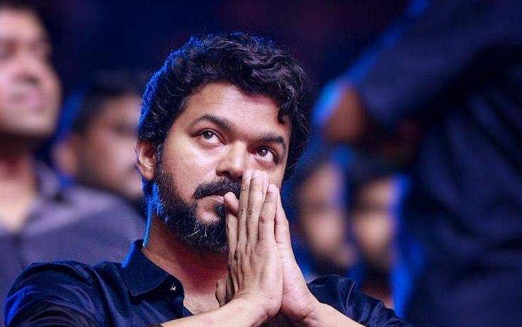 മുൻ ആരാധകർ ഫ്ളാറ്റ് ഒഴിയുന്നില്ല; പൊലീസിൽ പരാതി നൽകി വിജയ്