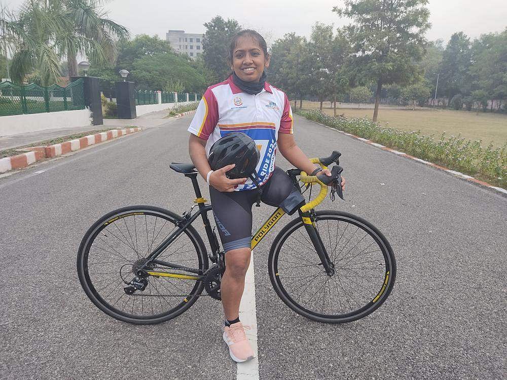 ഒറ്റക്കാലുമായി സൈക്കിളില്‍ താണ്ടിയത് 2,800 കിലോമീറ്ററുകള്‍; പ്രചോദനമാണ്, 'തന്യ ഡഗ' എന്ന അത്ഭുതം 