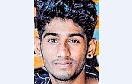 14കാരി ആത്മഹത്യ ചെയ്ത സംഭവം; പ്രതിയായ യുവാവ് പൊലീസ് സ്റ്റേഷനിൽ ആത്മഹത്യക്ക് ശ്രമിച്ചു; ബ്ലെയ്ഡ് ഉപയോ​ഗിച്ച് കഴുത്തും കൈയും മുറിച്ചു