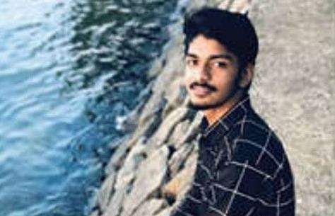 കുട്ടികൾക്ക് പന്തെടുത്ത് കൊടുക്കാൻ പുഴയിൽ ഇറങ്ങി; ശക്തമായ ഒഴുക്കിൽപ്പെട്ട് മുങ്ങിപ്പോയി; ഡി​ഗ്രി വിദ്യാർത്ഥിക്ക് ദാരുണാന്ത്യം