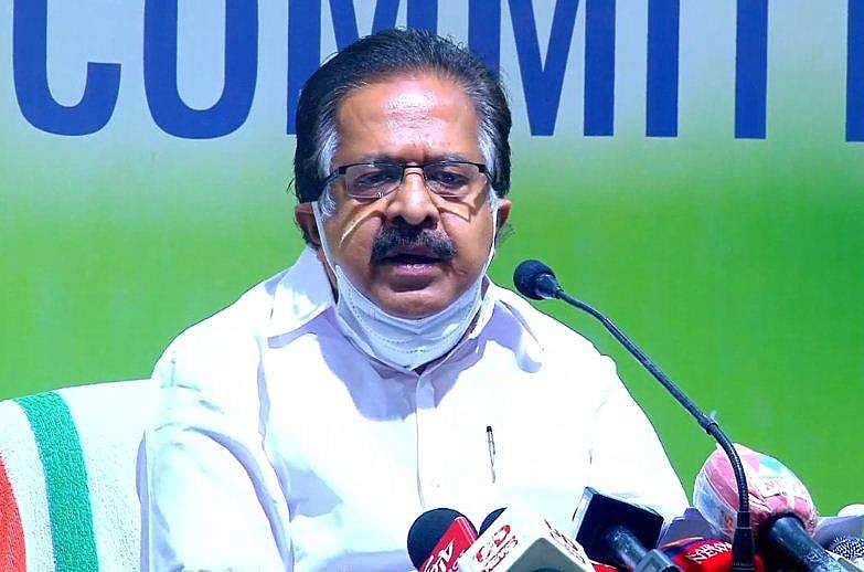 മദ്യവിലവര്‍ധനയില്‍ നൂറ് കോടിയുടെ അഴിമതി; ലക്ഷ്യം ഫണ്ടുണ്ടാക്കല്‍; പിന്നില്‍ എകെജി സെന്ററിലെ ബുദ്ധികേന്ദ്രങ്ങളെന്ന് ചെന്നിത്തല