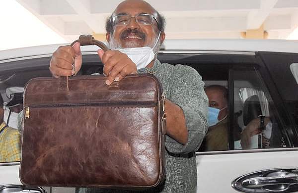 3 മണിക്കൂര്‍ 18 മിനിറ്റ്! ; ബജറ്റ് പ്രസംഗത്തില്‍ റെക്കോര്‍ഡ് ഇട്ട് തോമസ് ഐസക്ക്, ഭംഗി കൂട്ടാന്‍ കുഞ്ഞ് എഴുത്തുകാരുടെ വാക്കുകള്‍