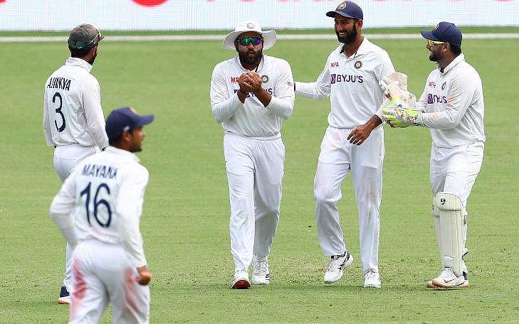 ഹിറ്റ്മാന്‍ ഫീല്‍ഡിങിലും താരം; ഒന്നും രണ്ടും അല്ല കൈയില്‍ ഒതുക്കിയത് അഞ്ച് പേരെ; ആ എലൈറ്റ് പട്ടികയില്‍ രോഹിത് ഇനി നാലാമന്‍