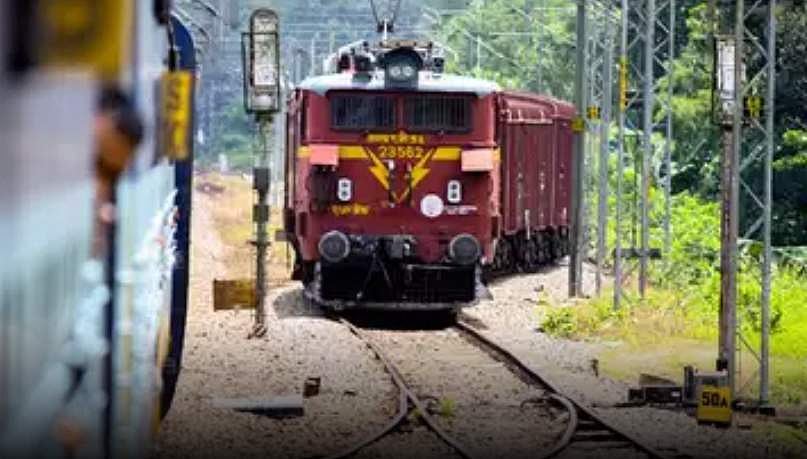 ആദ്യ ക്ലോണ്‍ ട്രെയിന്‍ 14 മുതല്‍, വേഗം കൂടും, സ്റ്റോപ്പ് കുറയും; എറണാകുളം-ഓഖ റൂട്ടില്‍ സര്‍വീസ്‌