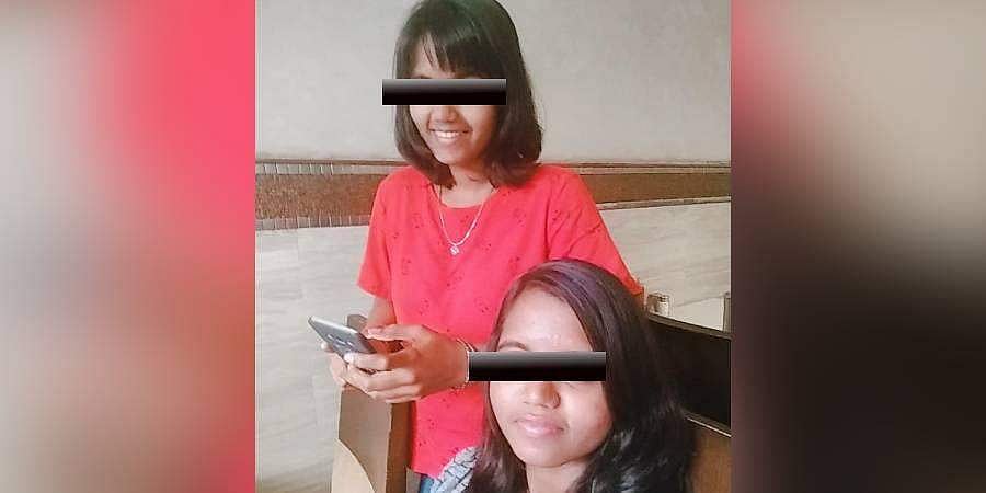 വായില് പിച്ചള പാത്രം തിരുകിയ നിലയില്, പട്ടില് പൊതിഞ്ഞ മൃതദേഹത്തിന് ചുറ്റും പൂജാദ്രവ്യങ്ങള്; പെണ്മക്കളെ ബലി നല്കിയ സംഭവത്തില് കൂടുതല് വിവരങ്ങള് പുറത്ത്