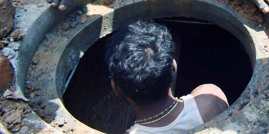 വിവാഹിതയായ യുവതിയെ പ്രണയിച്ചു, 29കാരനെ മര്‍ദ്ദിച്ച് ചാക്കില്‍ കെട്ടി സഹോദരന്മാര്‍ ഓടയില്‍ തള്ളി