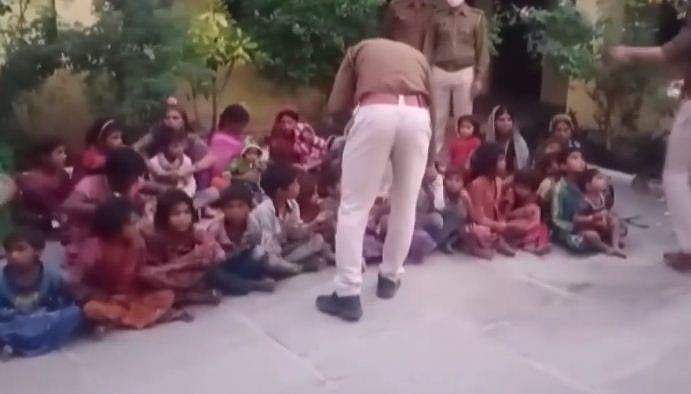 'മോഷണം കൊണ്ട് പൊറുതിമുട്ടി', രാജസ്ഥാനിലെ 36 സ്ത്രീകളെയും കുട്ടികളെയും മധ്യപ്രദേശില്‍ നിന്നുള്ള 100 അംഗ അക്രമി സംഘം തട്ടിക്കൊണ്ടുപോയി, രക്ഷാദൗത്യം (വീഡിയോ)  
