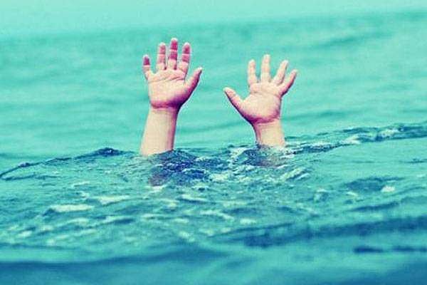ഫോട്ടോ ഷൂട്ടിനായി ആറ്റിൽ ഇറങ്ങി; സഹോദരിയുടെ കൺമുന്നിൽ വച്ച് 14കാരൻ മുങ്ങി മരിച്ചു