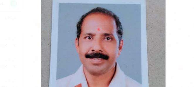 ബൈക്കിന് മുകളിലേക്ക് മരം കടപുഴകി വീണു; മാധ്യമ പ്രവര്‍ത്തകന്‍ മരിച്ചു