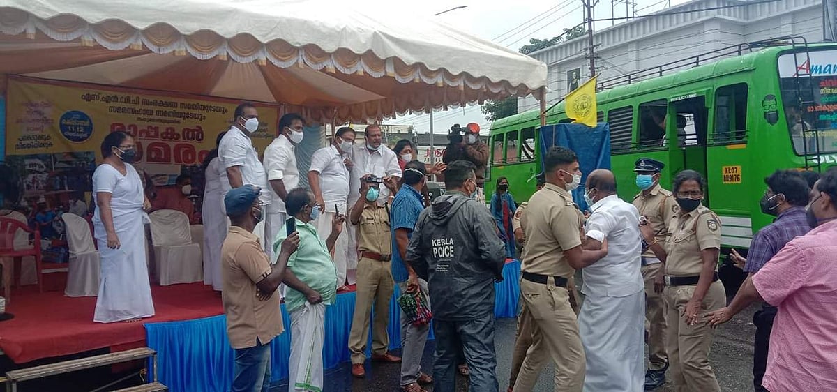 'ഇത് പൂഞ്ഞാറല്ല, വിവരമറിയും'; പിസി ജോര്‍ജിന് എതിരെ എസ്എന്‍ഡിപി പ്രവര്‍ത്തകര്‍; പ്രസംഗിക്കാതെ വേദി വിട്ടു
