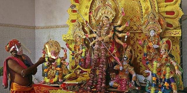 ദുര്‍ഗാ പൂജയ്ക്കിടെ ക്ഷേത്രങ്ങള്‍ക്ക് നേരെ  ആക്രമണം; മൂന്ന് പേര്‍ കൊല്ലപ്പെട്ടു