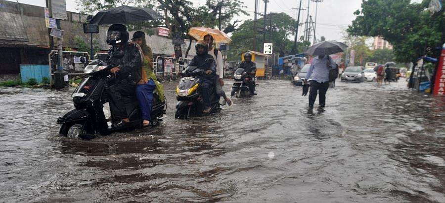 നാളെ കൂടി മഴ; തിരുവനന്തപുരം മുതല്‍ കോഴിക്കോട് വരെ യെല്ലോ അലര്‍ട്ട്‌