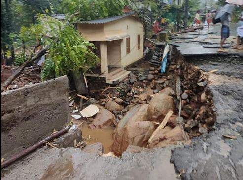 കുട്ടിക്കല്‍ ഉരുള്‍പൊട്ടലില്‍ വന്‍നാശം; മരണം ഏഴായി;  നാല് പേരുടെ മൃതദേഹങ്ങള്‍ കൂടി കണ്ടെത്തി