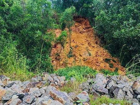 അട്ടപ്പാടി ചുരത്തില് ഗതാഗത നിയന്ത്രണം; തൃശൂരില് മണ്ണിടിച്ചില്