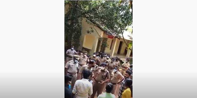 ബലാത്സംഗ ഭീഷണി; തലയ്ക്കടിച്ചു, ശരീരത്തില്‍ കടന്നുപിടിച്ചു: എസ്എഫ്‌ഐ നേതാക്കള്‍ക്ക് എതിരെ പരാതിയുമായി എഐഎസ്എഫ് വനിതാ നേതാവ്