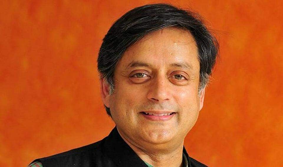 വാക്‌സിന്‍ ചരിത്രനേട്ടത്തില്‍ മോദിയെ പ്രകീര്‍ത്തിച്ച് തരൂര്‍;  ദുരിതത്തിലായവരെ അപമാനിക്കലെന്ന് കോണ്‍ഗ്രസ്