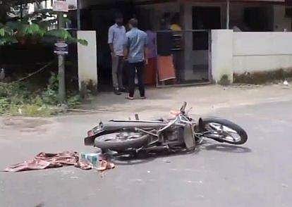 പട്ടാപ്പകൽ ​ഗുണ്ടാ ആക്രമണം; ബൈക്ക് യാത്രികനെ നടു റോഡിൽ വെട്ടിവീഴ്ത്തി; ​ഗുരുതര പരിക്ക്