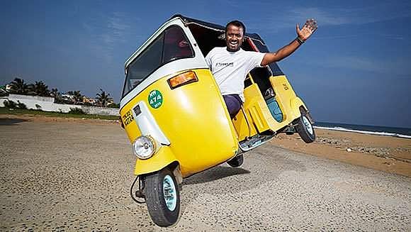 രണ്ട് ചക്രത്തില് അതിവേഗം ഓട്ടോ ഓടിച്ചത് 2. 2 കിലോമീറ്റര്; ഗിന്നസ് ബുക്ക് റെക്കോര്ഡിട്ട് യുവാവ്; വീഡിയോ