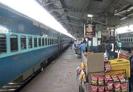 പ്ലാറ്റ്‌ഫോം ടിക്കറ്റിന് ഇനി പത്ത് രൂപ മതി; വർധിപ്പിച്ച നിരക്കുകൾ പിൻവലിച്ച് റെയിൽവേ 