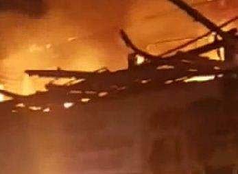 ആറ്റിങ്ങലില്‍ വന്‍ തീപിടുത്തം, മൂന്ന് കടകള്‍ കത്തി നശിച്ചു, ലക്ഷങ്ങളുടെ നാശനഷ്ടം