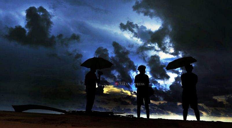ന്യൂനമര്‍ദ്ദം വൈകീട്ട് കര തൊടും; സംസ്ഥാനത്ത് ഇന്ന് 4 ജില്ലകളില്‍ ഓറഞ്ച് അലര്‍ട്ട്; തിങ്കളാഴ്ച വരെ പരക്കെ മഴ